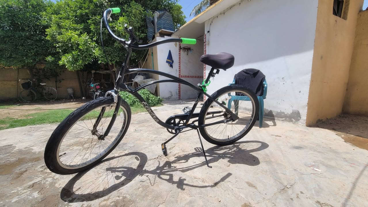 السلام عليكم 
بايسكل نوع ELECTRA Cruiser امريكي بالة اصلي حجم 26 عليه ختومات حفر من الشركة نظافة مثل ماموضح كدامكم بالصور 90% تايرات وجوابه جديد مجرد سويتله تعديلات بسيطه ....البايسكل بي طابع كلاسيكي هجين (نادر جداً) سعره 130الف 🔒...ابحثوا عليه وشوفوا اسعاره وراح ارفقلكم صورة بسعر الجديد👇
متواجد خاص
 او واتساب
***********
