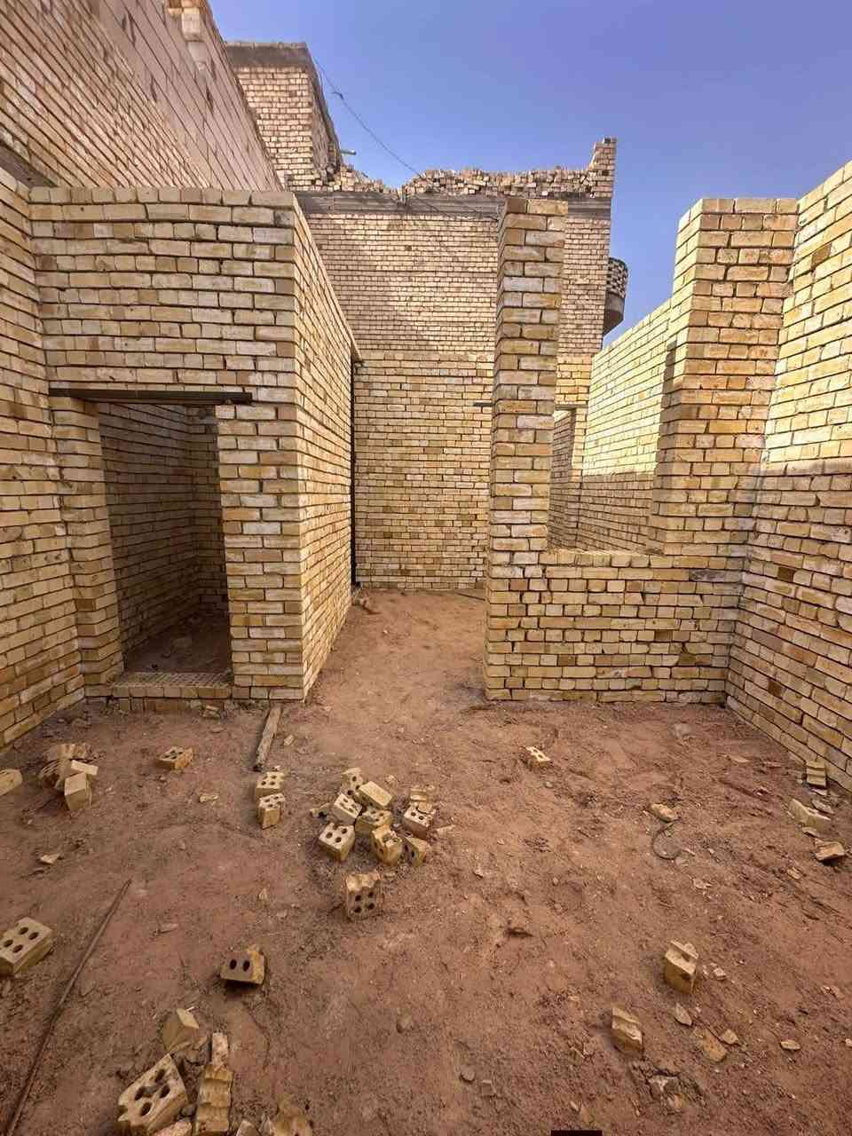 🔥لا تفوت الفرصه 🔥
بيت🏠 للبيع المساحه 50 متر هيكل شغل جناي درجه اولى حي النداء شارع مجمع بيتي منطقه❄ 53 شارع 60 الاول المجاري باب البيت سعر الهيكل 35 مع المجال بناء طابوك جمهوري الاساس صب كونكريت بصف الركن✅ يحتوي على غرفه صاله مطبخ حمامات للاستفسار اكثر  ***********
