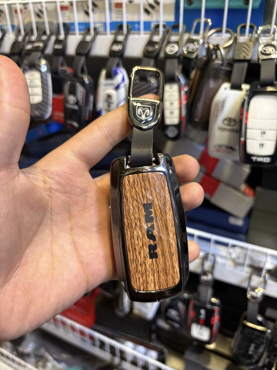 السلام عليكم 
نوفرلكم كل انواع كفرات البصمة للدوج رام و باكثر من شكل
للطلب و الاستفسار التواصل خاص او واتساب ***********
