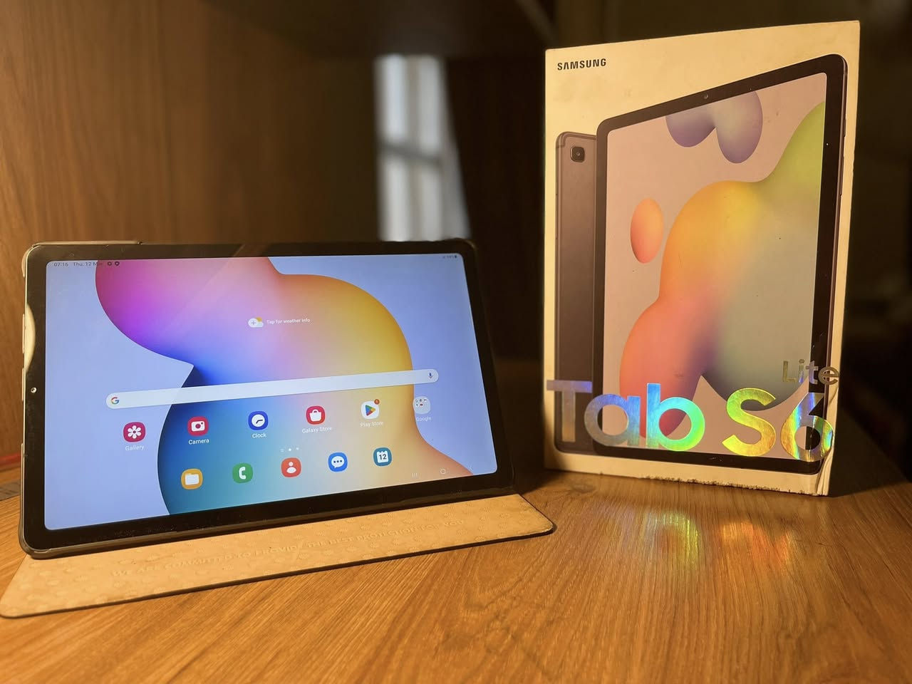 🔴 تاب سامسونك S6 Lite للبيع - نظافة "أخو الجديد" بكرتونه وغراضه
التفاصيل:
السلام عليكم،
للبيع تابلت سامسونج Tab S6 Lite، استعمال طالب سنة وحدة فقط وانترك، الجهاز نظيف جداً ومامفتوح ولا بيه أي خلل.
📱 المواصفات:
• الذاكرة: 64 جيجابايت.
• الشبكة: يدعم شريحتين اتصال (Double SIM) أو شريحة ورام (SD Card).
• البطارية: عملاقة 7040 mAh (صحة البطارية 93%، يعني أداء وكالة وتطول عندك هواي).
📦 الملحقات:
الجهاز يجي بكرتونه مع كافة ملحقاته البلادية الأصلية (رأس شاحنة، كيبل، وسماعات) + كفر حماية أسود هدية ويا الجهاز.
⚠️ ملاحظة للأمانة:
الجهاز قلمه الأصلي ضايع، لكن الشاشة تدعم أي قلم سامسونج أو قلم تابلت تجاري ترهم عليه طبيعي جداً وتكدر تشتريله واحد بأسعار مناسبة.
💰 السعر: 185 الف دينار وبيه مجال بسيط للشراي.
📍 المكان: بغداد الجديدة - النعيرية
📞 للتواصل: ***********
