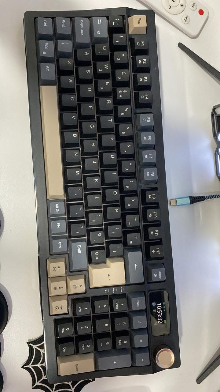 داتا شو 1080FULL HDحقيقي
كومبو عصه تثبيت الجهاز عند الهتزاز 

ZENكرونكس زن

كيبورد رد ثندر k95ادشن شاشة 

شاشه ٢٧انج فول اجدي ٦٠هيرتز 

كيبورد توف كيمنك k7

ماوس شبيه الاتك شارك

يده ماشنكي اصدار خاص موقعة  ماكنتك

كيبورد v200

للتواصل و الاستفسار وتساب

***********
