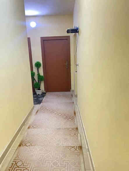 توجد شقه للبيع طابق وسط ديلوكس فئة A  حره مامطلوبه للسكان مساحه ١٥٠متر تتكون الشقه من ٣غرف وستقبال وصاله ومطبخ ومخزن و3بلكونات وصحيات عدد2 شقه جدا نضيفه سعرها ٣٥العنوان سماوه مجمع ام العصافير الشقق الجدد للاستفسار الاتصال على الرقم ***********
