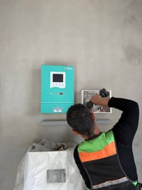 منظومة شمسية • بطاريات كراون ١١٫٧ كيلوواط • ألواح جنكو ٦١٥ واط