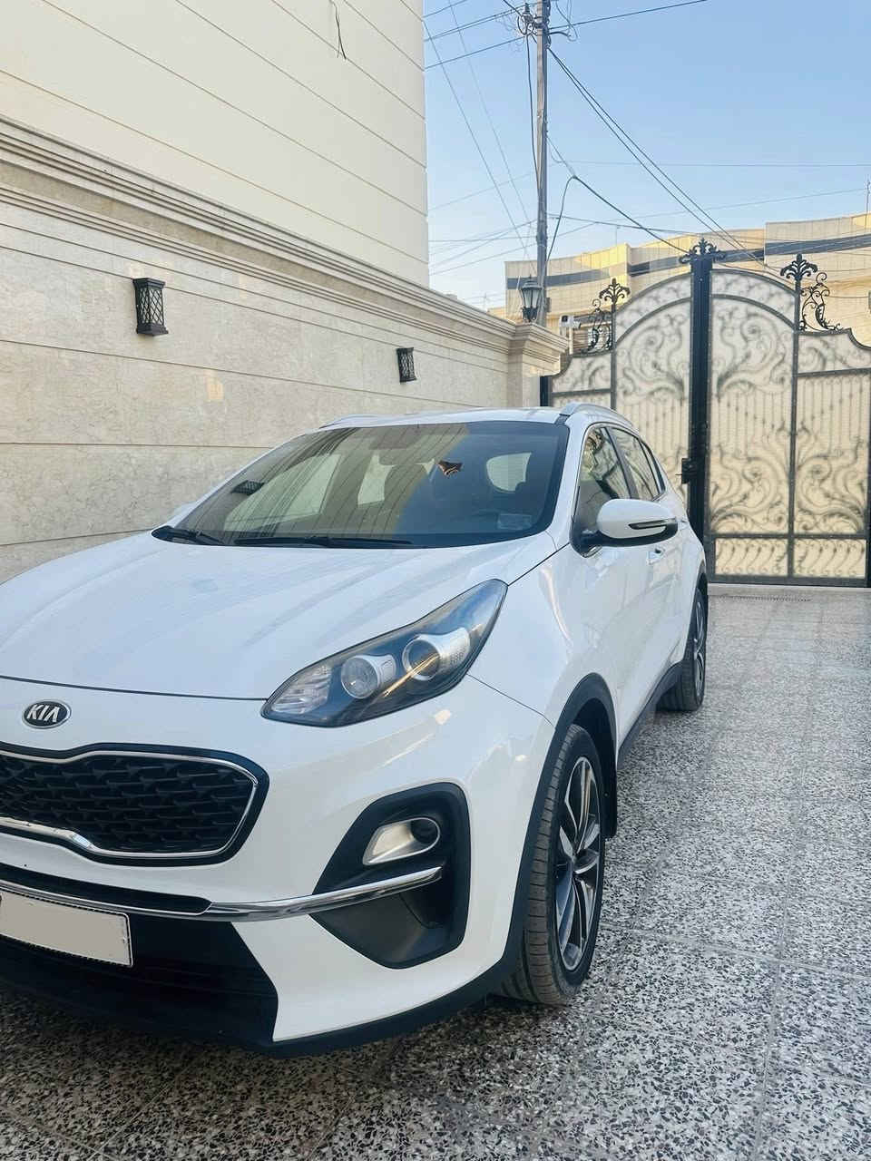 السلام عليكم كيا سبورتج موديل 2021 خليجي رقم بغداد بأسمي تحويل مباشر سيارة مكفوله من الصبغ و البارد جديدة كلش استخدام شخصي 
مكان السيارة بغداد 
محرك: 2000 دوش 
ماشيه 72 الف كيلو فقط 
مواصفات 
1_شاشه 
2_كامره خلفية 
3_شاشه اعطال 
4_قطعتين تبريد 
5_اشاير بل مري 
6_حساس امامي خلفي وجانبي 
 7_مري شفط 
8_اشاير مري 
9_تحكم وضعيات قيادة 
10_ويل كب بلاد
11_كشافات اماميه 
12_داخل لونين 
13-تحكم استيراً جهتياً 
14- ويل كروم حجم 18 
15- نفكيشن
16- يدات نيكل 
للاستفسار: *********** يوسف
السعر : 205 ورقة وبيها مجال للشراي
