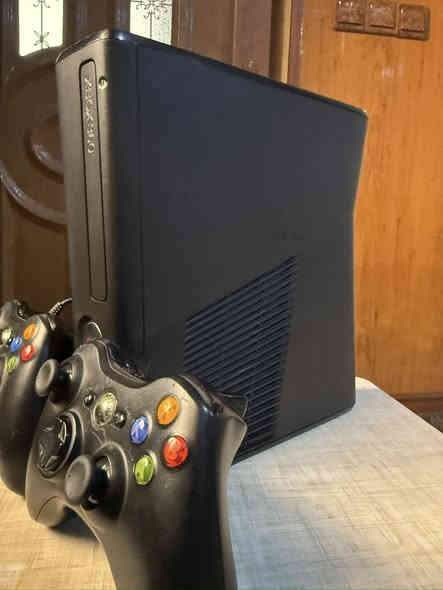 اخررر قطعة موجودة عدنا !!!✨✨
اكس بوكس 360 سلم للبيع باله اوربي شرط ما داخل اي صيانه نضافه 100‎%‎ هارد اصلي 250 كيكا نضام ارورا يتضمن العاب حديثه وقديمه 150 لعبه دبل جوستك كافه الملحقات الاصلية.
عنوانا كركوك شارع الحسابات.
السعر 115 الف فقط يتوفر التوصيل للاستفسار والحجز التواصل عبر الرقم*********** واهلا وسهلا بل الجميع
