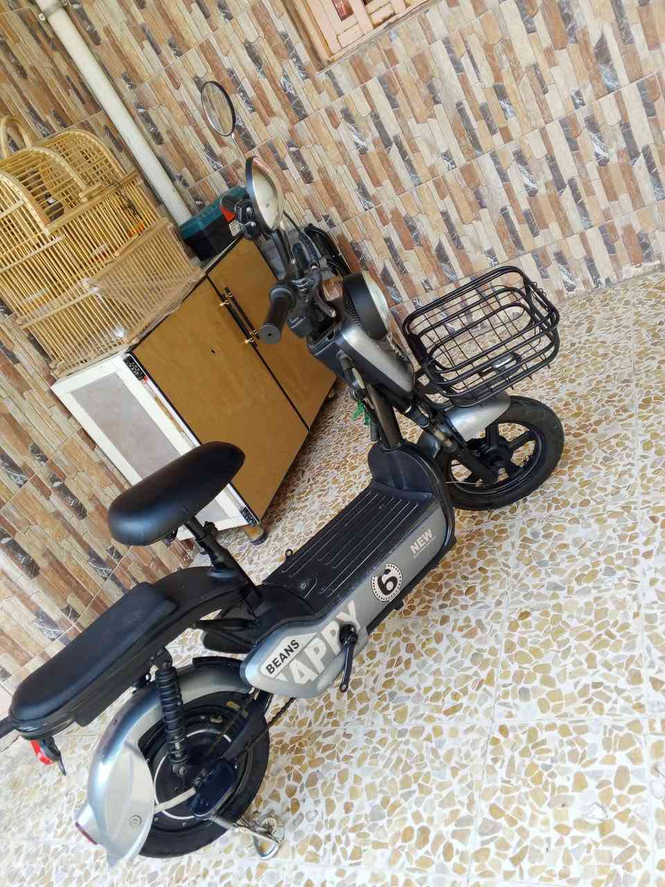 دراجة شحن لبيع
المواصفات 
دراجة حجم 14 
لون رصاصي 
سلة حديد 
بطاريات 4 
مرايات حديد2 
نضام تشغيل بصمة وسويج 
3سرعات 
الدراجة نضافة فول ومرتبة 
لاستفسار ***********
