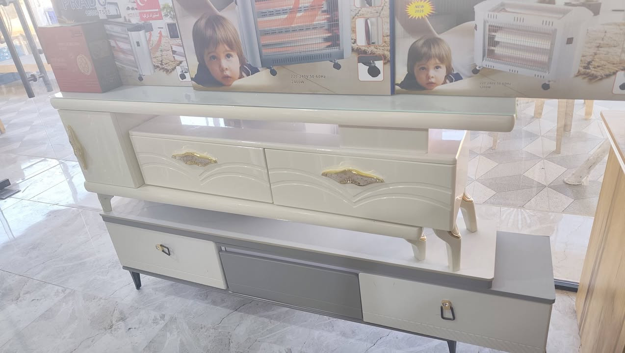 أضفي لمسة جمال وأناقة لمنزلكِ مع طاولاتنا الخشبية والزجاجية الفاخرة! تصاميم عصرية وجودة عالية تناسب كل الأذواق. خدمة توصيل متاحة لجميع محافظات العراق. للمزيد من المعلومات أو الطلب، يرجى التواصل معنا 💯💯
الموقع المسيب حي المعلمين قرب مفروشات الربيعي 🌸 
 للاستفسار ***********
