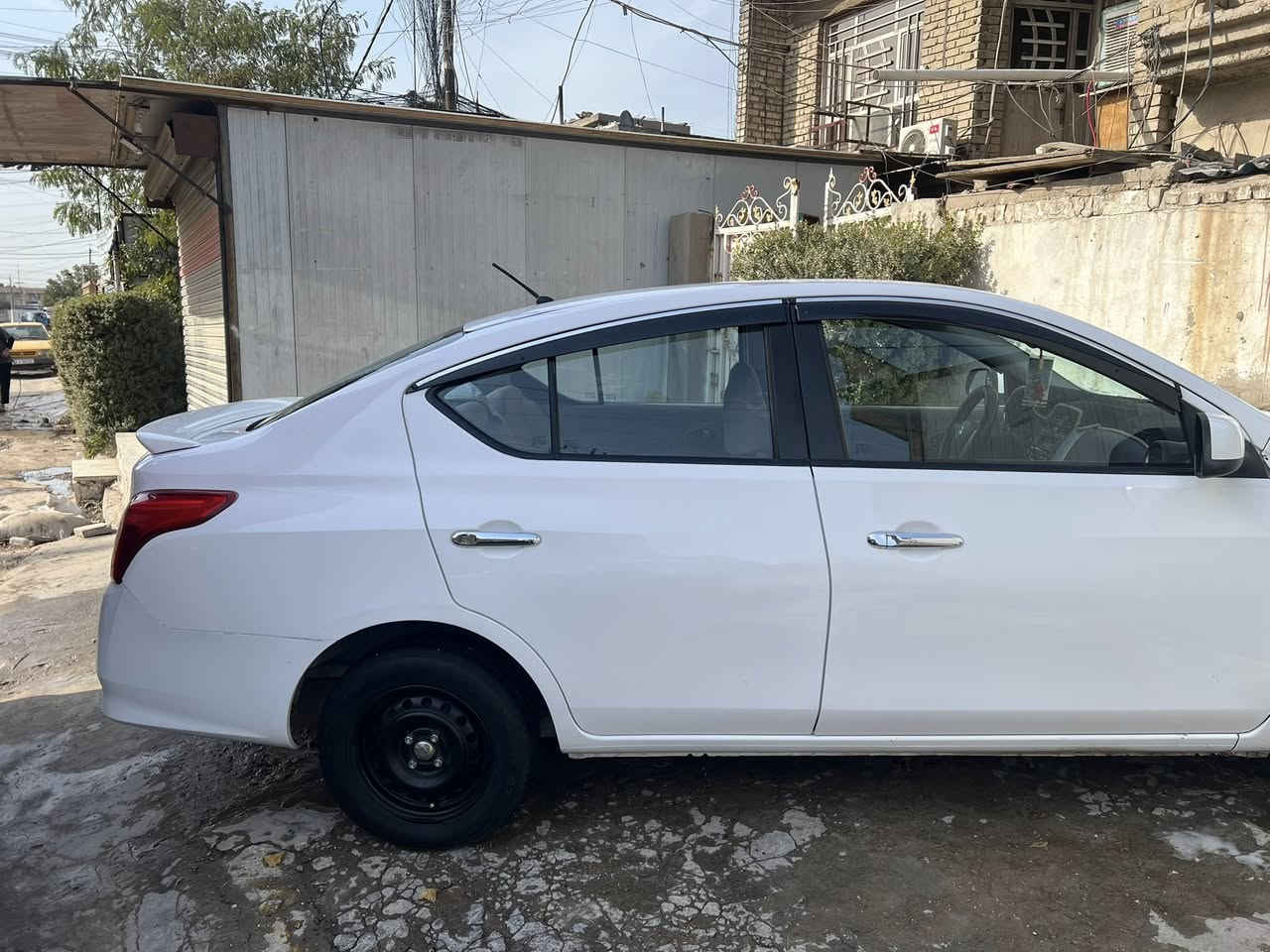 سياره نسان هندي موديل 2020 رقم أربيل عندي وكاله عامه  صفحه مصبوغه اثر شوط وبيه جاملاغ كدام محرك كير تبريد تخم تاير سياره حلو بغداد رقم ***********
