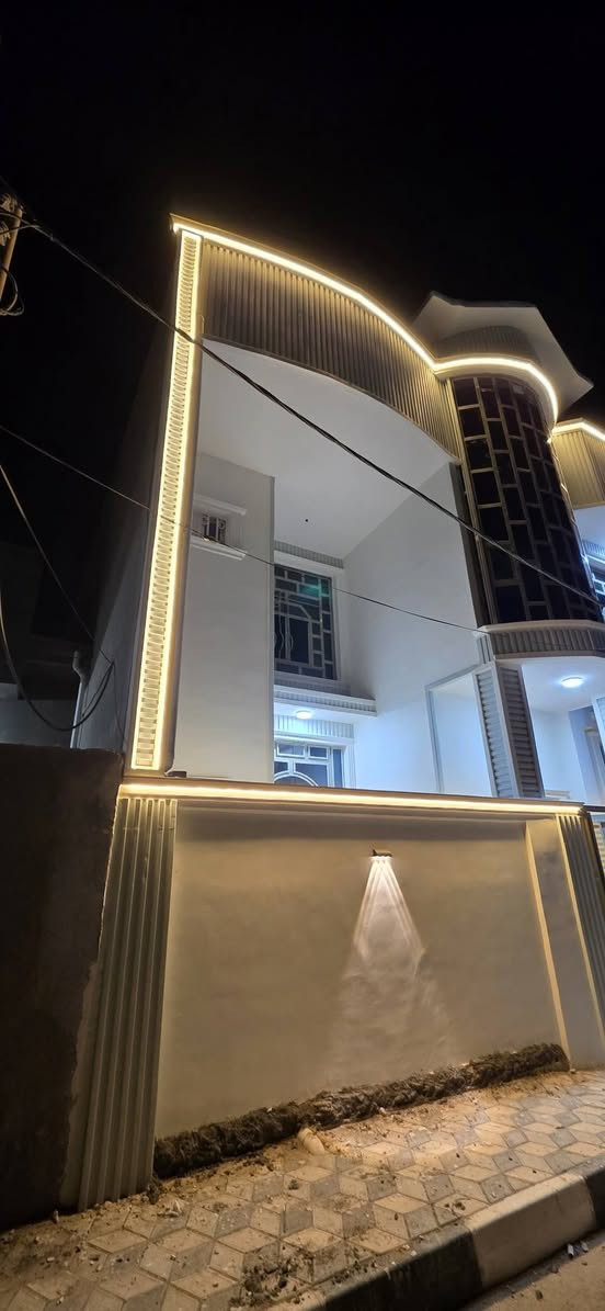 الحمد لله 

 انتهينا اليوم من [تشطيب لواجهة بيت احد الاخوه]، تم مراعاة  معايير الأمان وتوزيع الأحمال 
​

حسين الكهربائي 
***********
