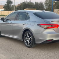 كامري 2024 فول مواصفات xle بعدهه جديده ماشيه 35 الف km السياره بدون رق...