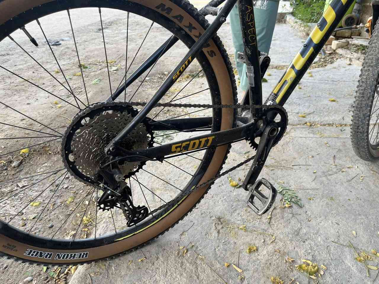 للبيع او مرواس برود حجم 53(عادي انطي فرق)
دراجة جبلية scott aspect 760 
قياس 27.5 M
مواصفات:
. سستم  SHIMANO DEORE 12s (براكيت مو سبندل)
. بطيخات TANKE ام الشجره 6بنط طرب
. بريكات ZTTO ما عدا الامامي امبدل امزون غير شركة
. تايرات كتان MAXXIS REKON RACE
. مع لاصق مانع بناجر 
. جوابه BLACK CAT
. وياله SYNCROS
. بايدرات Dixna
. ركبة سبع الوان ENLEE

ملاحظات :
دبل شويه زنجار بيه وشويه يدبل 
والفريم نظافته 80‎%‎
واكو اجزاء مصبوغه منه

السعر 550الف


**إذا كنت صاحب هذا الإعلان وتريد حذفه لأي سبب، رجاءا أرسل رسالة إلى الدعم الفني**