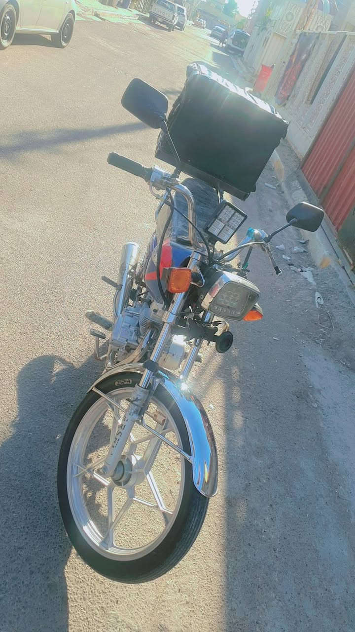 سلام عليكم دراجه مديل 21 كير 4 كير محرك خير من الله لاتبخير لاتنقيص نقص بيها باتري واوراق ماكو سعر325 عنوان بغداد الحسنيه الراشديه ***********
