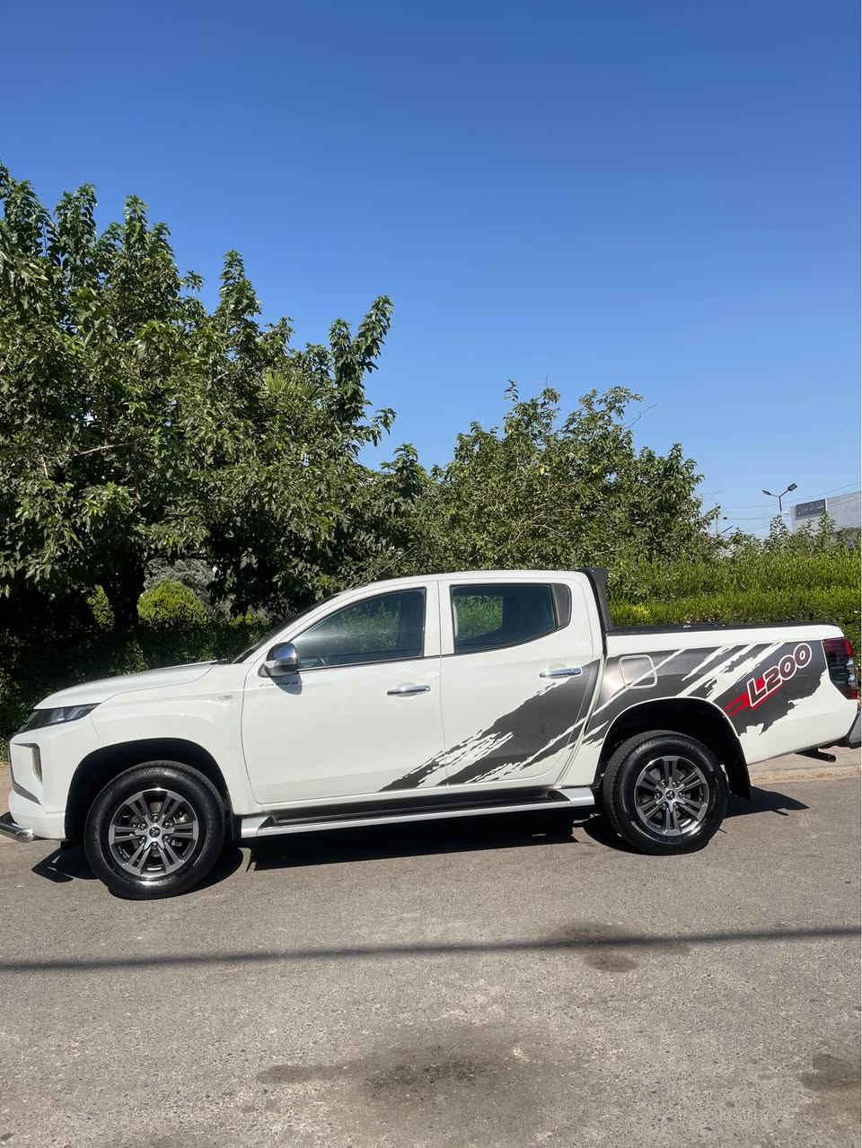میتسوبیشی(قەزافی) mitsubishi L200
سعر 185$
مودیل 2020
رۆشتن(ماشیە) 85000 کم
درجە یەک 
گێڕ و مەکینە بەشەرت

***********
***********
واتساب أربيل, العراق
