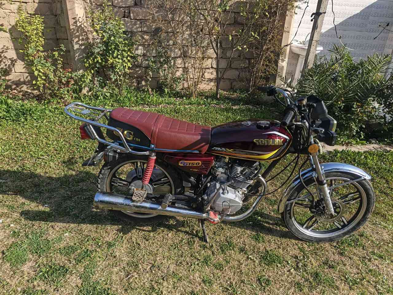 السلام عليكم
ماطور سونلك موديل 22 محرك مامفتوح كبس 
5كير سلف كهربائيات شغالة 
الويل الجدام بي شوي عواج مامأثر 
للبيع او مراوس بموديل احدث وانطي فرق

متواجد خاص 

***********
