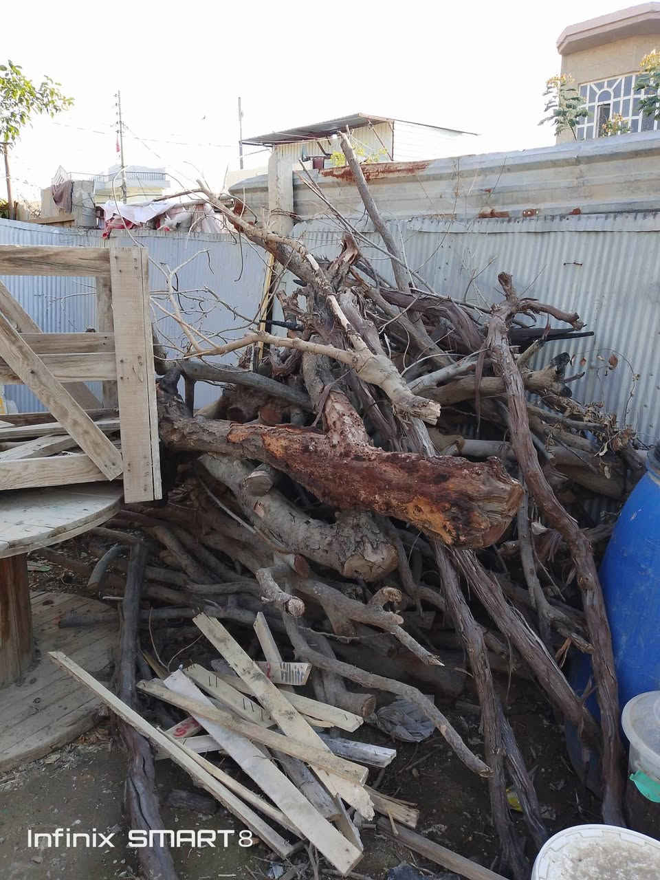 سلام عليكم عندي عندي حطب للبيع نوع الحطب مشمش وبرتقال ورارنج وعنب ومسكل انواع المكان قضاء بلد الاستفسار الاتصال على الرقم ***********
