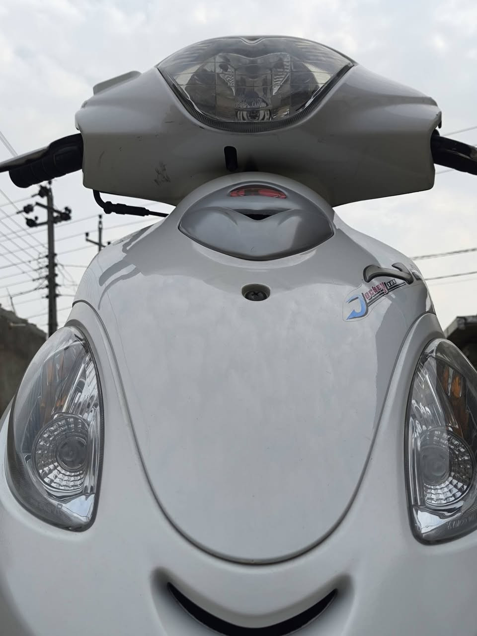 سلام عليكم دراجه كامكو في تو دراجه نضيف دراجه تخبل وبعدهي بل جيس  صاله 10ايام من طالعه الله شاهد دراجه شلعه ومعدل خير من الله دراجه موديل 16 طلعات وبك كرستال وكلب ومحرك 125 فحل مو نثيه دراجه كفاله عامه ختم واحد مكان رفاعي  سعره خاص او عله رقم ***********
