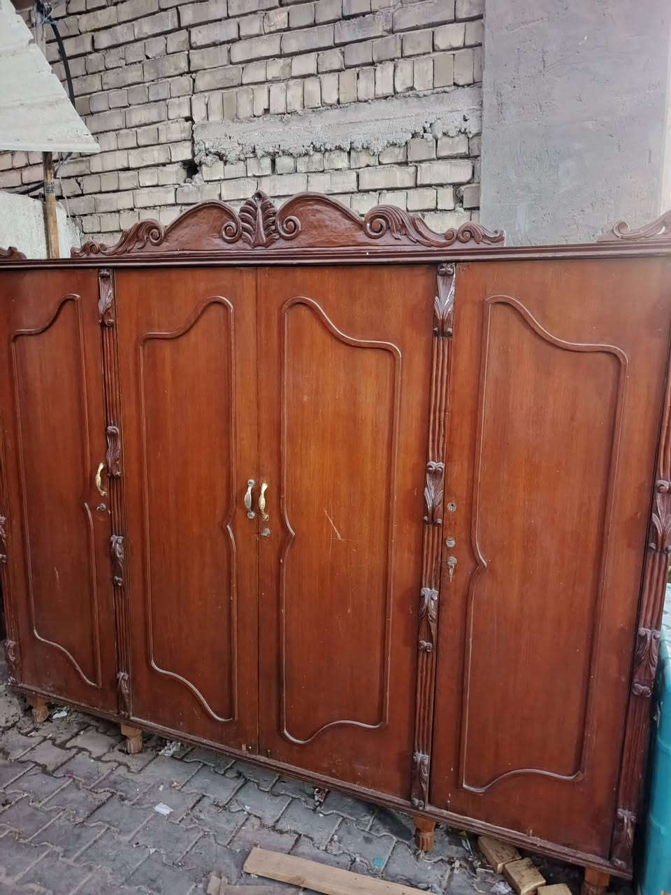 ابو الاربعه شغل قديم تكمه نضافه ٨٠بل ميه رجل ***********مكان بغداد
