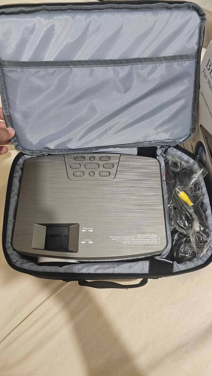 بوجكتر داتا شو - Projector
مستعمل شهر فقط
.
حجم الشاشة 200 انج
دقة 1920*1080
.
يعمل على بلوتوث، وايفاي وكيبل HDMI
مفيد للدراسة وعرض البيانات، الأفلام والألعاب
.
الموقع: دهوك
للتواصل: *********** دهوك, العراق
