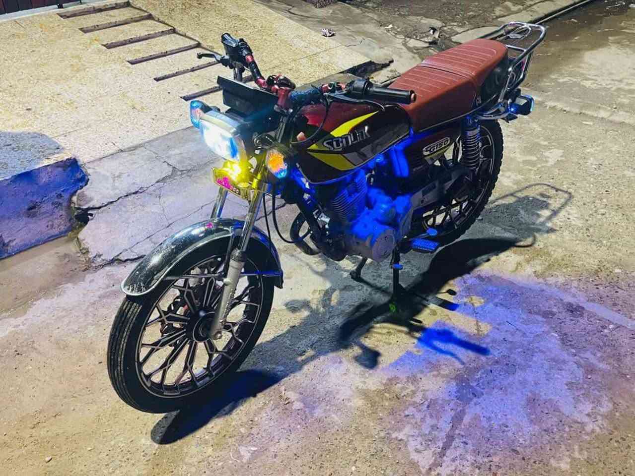 السلام عليكم دراجة للبيع موديل 2023 محرك 150 محرك شرط مامفتوح كلشي على وضع الشركة السعر 650وبي مجال***********واتساب
