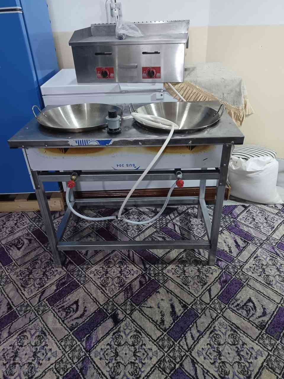 سلام عليكم غراظ كافتريه للبيع عارظه عشتار استعمال كلش قليل 325قفل وشوايه بركر جديده 140قفل وقلايه فنكر وفلافل 130قفل للستفسار ويساب ***********العنوان كربلاء العطيشي قرب مستشفى الحسينيه العام
