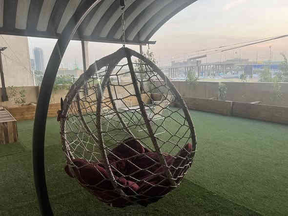 السلام عليكم 

تتوفر شقق مفروشه حديثه للإيجار ( للعوائل فقط ) موقع  الشقق جدا مميز  (بنص بغداد )بغداد - شارع فلسطين مجاور تقاطع قرطبه  مقابل مستشفى الجمله العصبيه مساحه الشقه ٨٢ متر تحتوي على غرفه سويت  كبيره و غرفه استقبال  وحمام  ومطبخ كبير وتحتوي كذلك على منورين ، تتوفر في الشقه كافه الخدمات من كراج مجاني وكهرباء ٢٤ ساعه وسبالت انفيرتر وخدمه الانترنيت . علما ان البنايه مجهزه بمنظومه طاقه شمسيه .

🩸سعر الايجار الشهري مليون وميتين  الف دينار شهريا شامله جميع الخدمات .

🩸 عرض البلاك فرايدي ومحدود لمده 5 ايام من تاريخ البوست خصم 7%من قيمه الايجار . 

للتواصل على الرقم ادناه : 
***********
