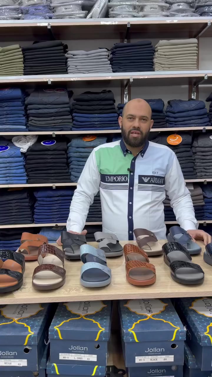 15.000 دينار 
شحاطة ماركة قطعة درجة أولى مكفولة 
الرمادي شارع الأطباء فرع مدرسة 14 رمضان 
*********** واتساب
