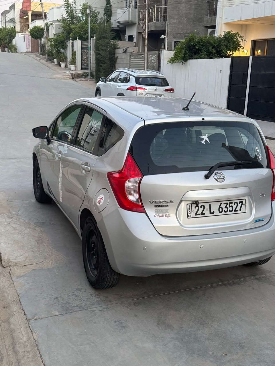 Nissan versa 2015 SV
رەنگی سلفەر ، ڕەقەم هەولێر ، گێر ئۆتۆماتیک شاشە و کامیرا و حەساس گێر و مەکینە بەشەرت نەکراوەتەوە بە ناوی خۆمەوەیە تا ٢٠٣٠ دەفتەری بانزینی شەرتی تەحویل و غەڕامە ٤ تایەی تازەی لە ژێرە هەیە ٤ پارچەی هەیە بێناو سعری ٧٦ و مەجال سەیارەکە لە کەرکووکە
*********** كركوك, العراق
