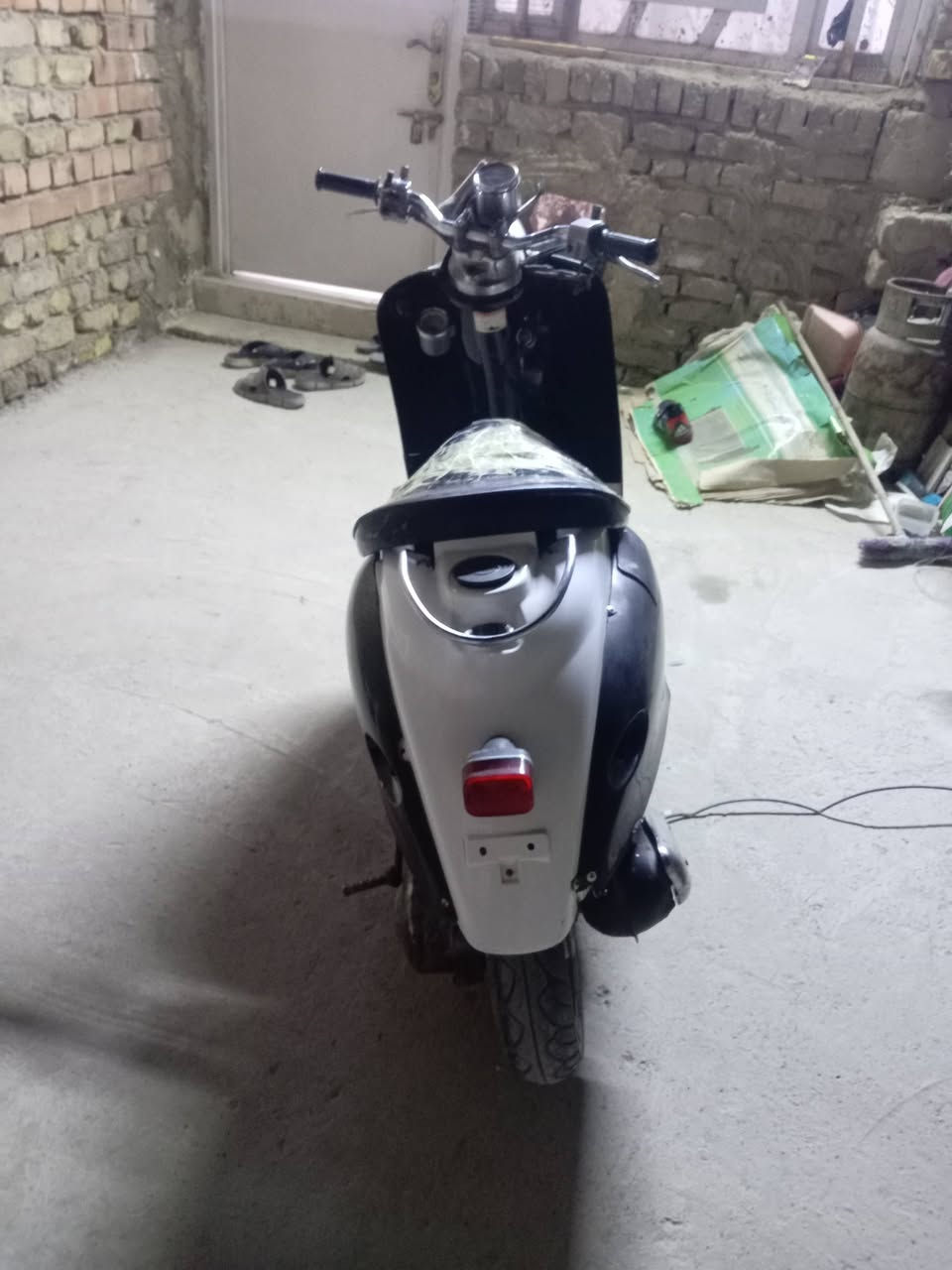 سلام عليكم كلاسك 60 للبيع دراجة خير من الله مكينتها خرسة سلف وهندر نقصها فقط جاملغ امامي وباتري باتريها تعبان السعر 175 وبيها مجال 
***********
