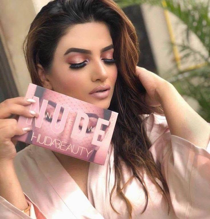 باليت شدو هدى بيوتي نيود الجديد اصدار جديد ♥️
🌹باليت اي شدو ذا  نود من هدى بيوتي الاصلي 💯
❤️ ❤️
 تحتوي مجموعة ظلال العيون بتركيبة فائقة التركيز، تتراوح من الألوان المطفية و الألوان  الكلتر❤️🙈
وكل ما تحتاجينه للحصول على مظهر متألق , فهذه المجموعة المختارة بعناية تتضمن مجموعات لونية سهلة الاستخدام... 

كوالتي عالي ...
يجمع الالوان الاساسيه و الانتقاليه مات .
سهل الدمج و ثابت طول اليوم.   
السعر ٦ الاف 
🚘 يوجد خدمة توصيل لجميع محافضات العراق٤ الاف🚘


**إذا كنت صاحب هذا الإعلان وتريد حذفه لأي سبب، رجاءا أرسل رسالة إلى الدعم الفني**