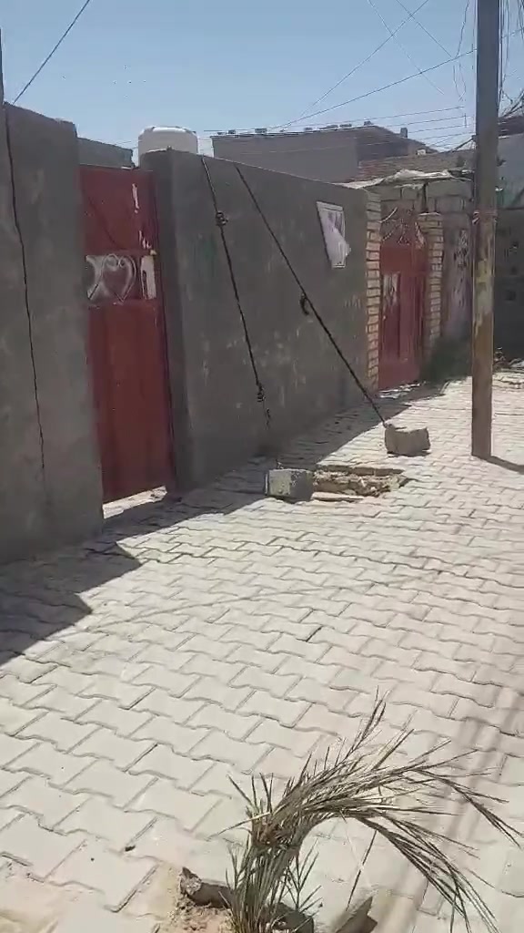 سلام عليكم بيت للبيت يحتاجله ترميم المساحة 250 متر تريد كامل او تقطيع حسب طلب يرهم مراوس بقطعه او بيت .. المكان بغداد العماري للإستفسار ‎0775 746 4410
