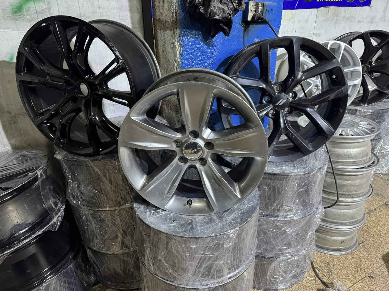 سلام عليكم شباب بخدمه طيبين بيع وشراء مراوس ويل كبات لحيم تعديل صبغ جميع الوياله حديد ويل كب حسب الحجم خدمات كامله فتح شد بلنص مجاني مكان بغداد الشعب مقابيل محكمه الشعب  خدمات محمد البهادلي  
جمعه فتح نشالله (متواجدين 24ساعه  )
***********@إشارة
