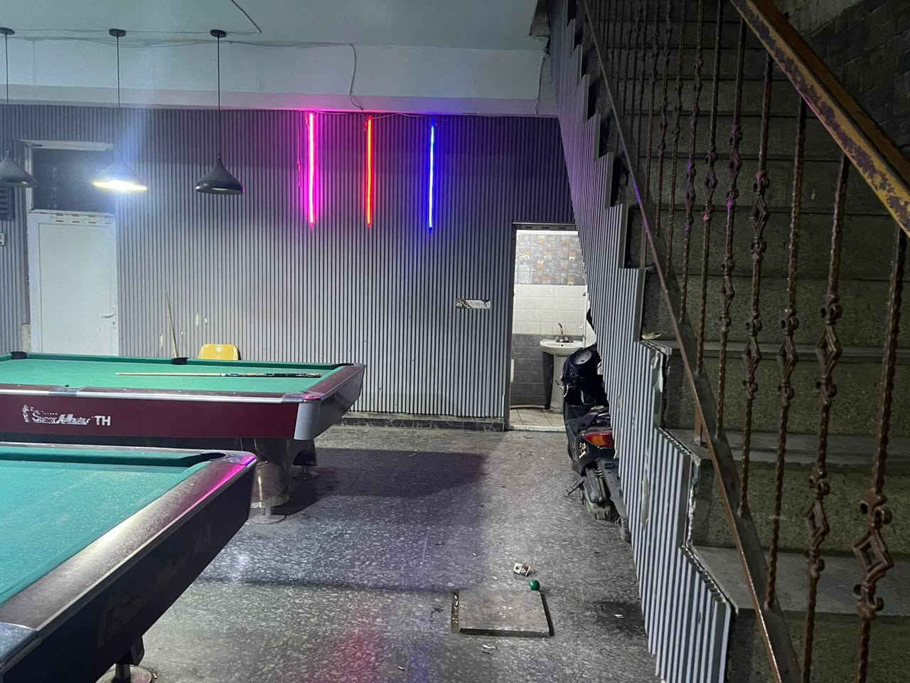 كوفي كامل للبيع طابقين اريد بس غراض او المكان  ول غراض الأرضي ١٦٠ متر يحتوي عل صاله العاب بليارد وبلي الطابق الأول كوفي مع كافتريه مساحه ٣٠٠ متر موبايل ***********
