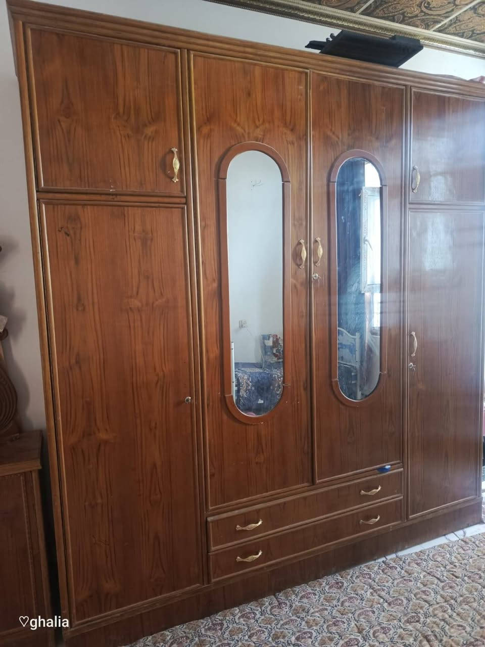 غرفه للبيع 350 وهذا رقمي ***********
