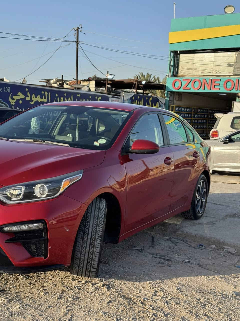 السلام عليكم فورتي 2021 استخدام بنية سيارة جدا نضيفة من ناحية الاستعمال ماشية 36 ميل بيهة حادث بالعراق جهة عكس السايق بابين و جاملغ خلفي بيهن بارد بدون صبغ مثل مموضح بالصورة 
السعر 11.800$ الف و بيهة مجال حق الجية 
للاستفسار ***********
مكان السيارة بغداد الغزالية
