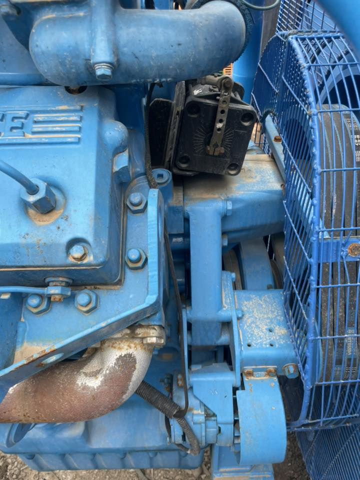 للبيع مولد روز رايز ١٢ سلندر المولده منزل رنكات فقط والباقي اصلي راس توليد ستانفورد ٦٠٠ كيفي المولده كلش حلوه بغداد الجرف ***********
