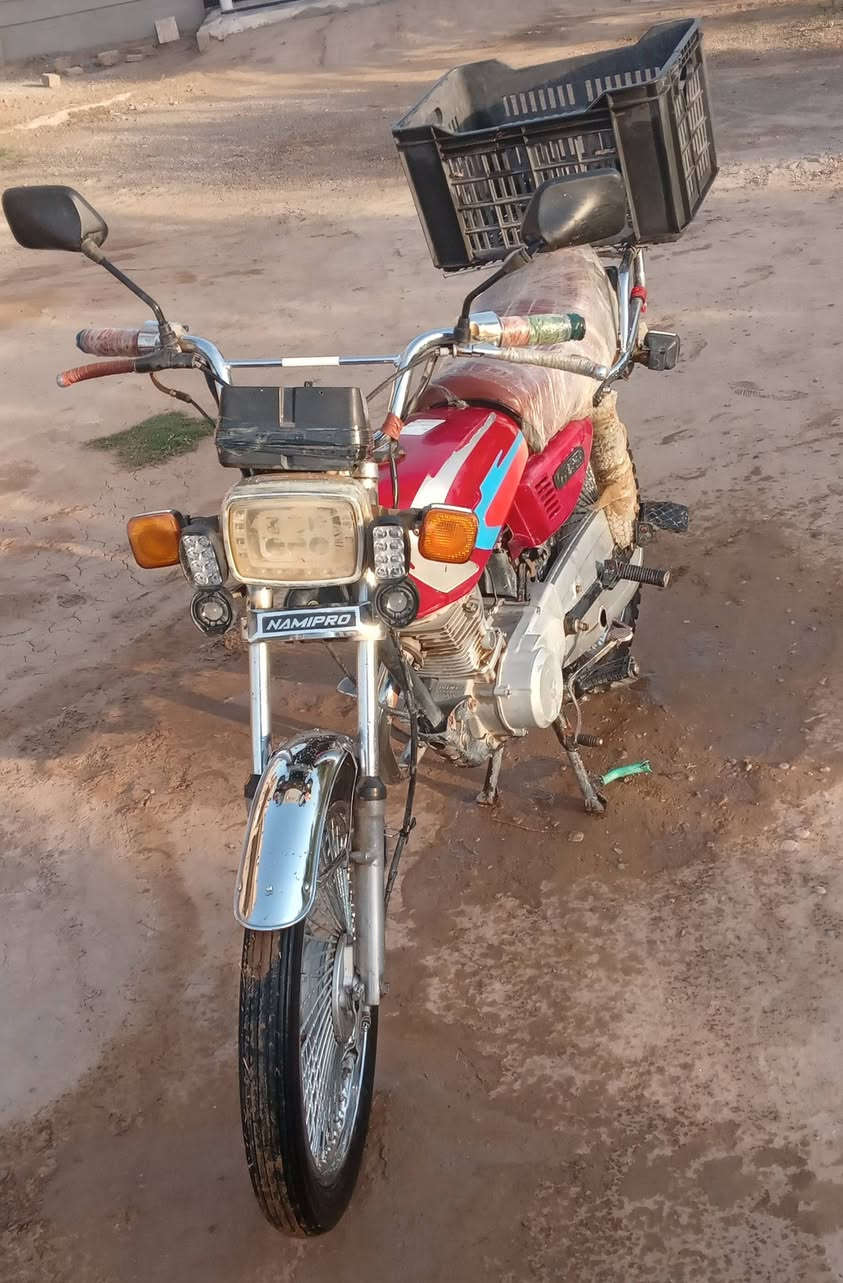 السَلٱمٌ عـَلـْيگمّ-
للبيع او مراوس  نامه برو موديل 19.   4 كير  محرك نضافه شرط كهربائيات كلها شغاله كامل ما ناقصه شي. السعر 325 وبي مجال 
***********. مكاني بيجي
