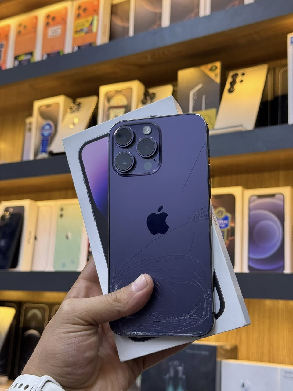 14برو ماكس
مفطور الضهر 
بلادي ما مفتوح 
بطاريه 🔋/88
جهاز كلش نضيف 
السعر /800
للاستفسار /***********
الموقع 📍/ مركز اللؤلؤة
