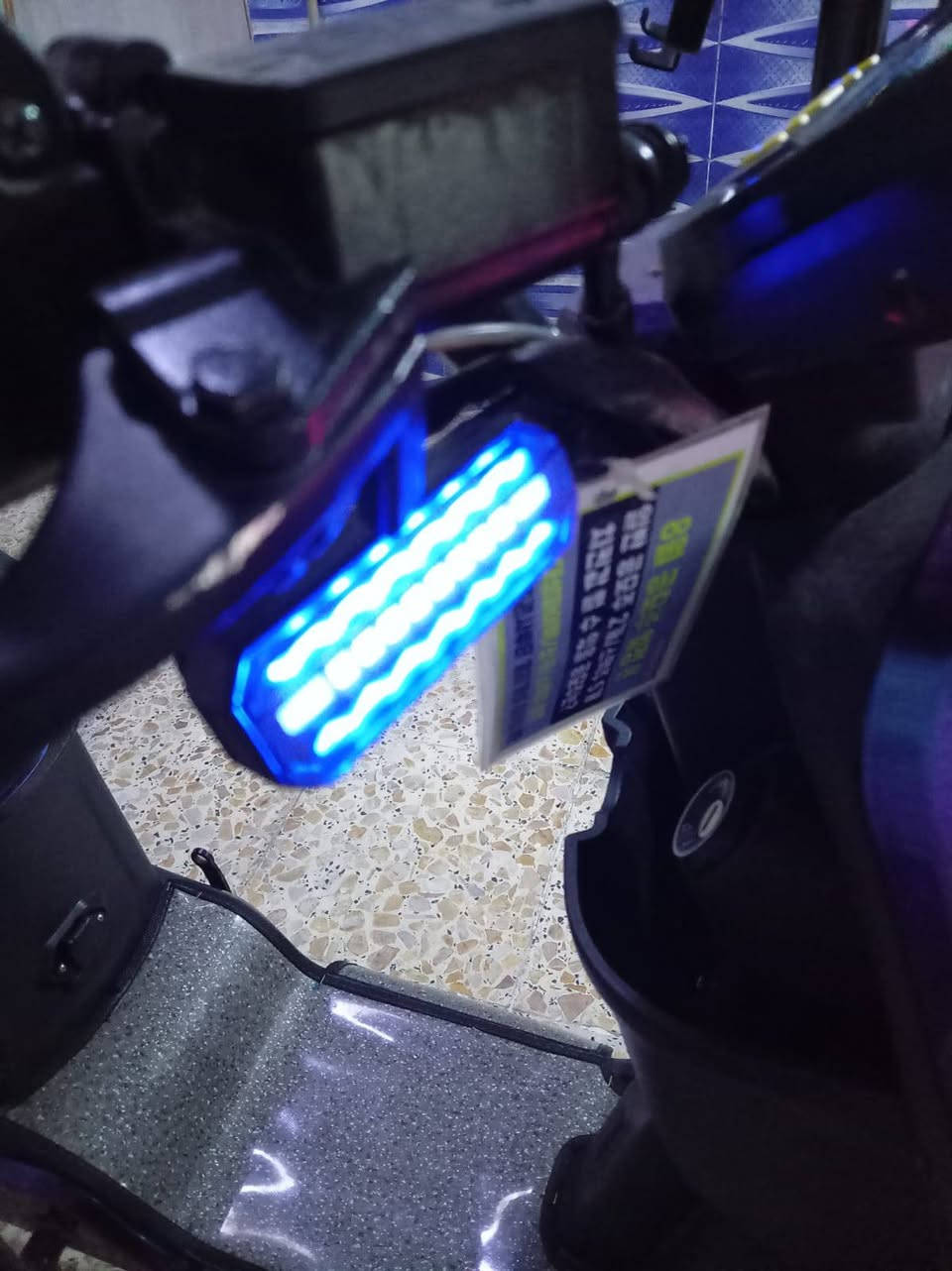 السلام عليكم دراجه شحن R9جديده صارلي شهر من اخذته 5بطاريات السعر 550وبيهه مجال او مراوس ب دراجه بانزين كون نضيفه،، الرقم  ‏‪***********‬‏
