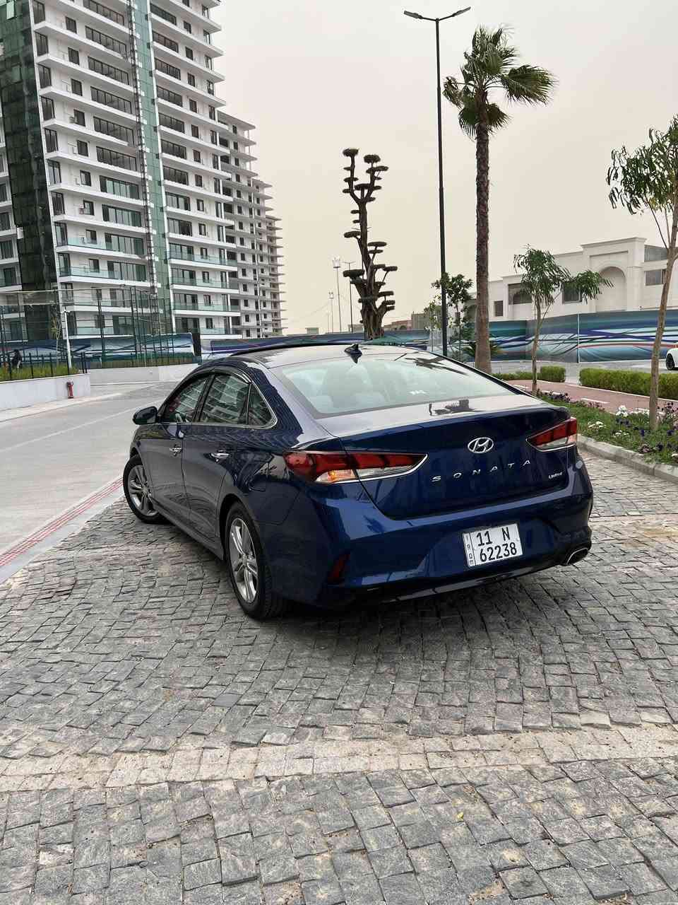 سوناتا موديل 2019 لون ازرك جويتي 
حادث بنيد و جاملغ عكس السايق بدون دواخل 
مكينة 2.4L
السيارة فول مواصفات لمتد limited 
رادار امامي 
تحديد مسار 
رادار جانبي 
فتحة سقف
كشنات جلد و كهرباء السايق و الراكب 
تدفئة و تبريد بالكشنات 
مع خزن ميموري وضعيتين  و تدفئة ستيرن 
لايت و بكلايت led و الايت متحرك 
شاشة جبيرة تدعم apple car play و android auto 
هاند بريك كهربائي مع خاصية اوتو هولد 
تبريد قطعتين امامي و خلفي 
نظام ترحيب ذكي و بصمة أبواب
ويل 17 رياضي 
السيارة ماشية 62mi 
مكان بغداد 
سعر :- 143 بيها مجال 
للتواصل :-*********** 
#سوناتا #العراق #سيارات #بيعوشراء
