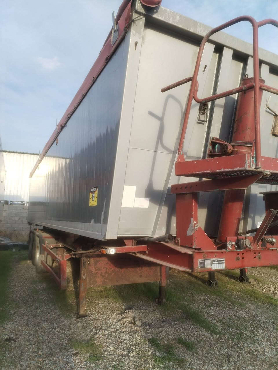 للبيع بودي نساف مايلر اربع دناكير دبل تاير بعدو منفيس شاصي حديد باب دفتري *********** *********** مكان كركوك
