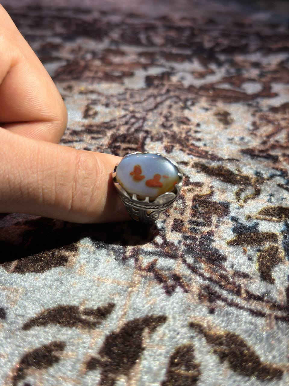 اللهم صل على محمد وال محمد وعجل فرجهم
محبس عقيق شجري مصور بين شخصيتن هما :
سماحة آية الله العظمى السيد الشهيد الثاني محمد محمد صادق الصدر (قدس سرة)
و ابنهٌ سماحة حجة الاسلامية السيد مقتدى الصدر (دام الله عزة الشريف)
محبس عقيق شجري بدون اي تدخل اي خط يدوي من الطبيعة 
محبس،  انعرض للبيع وللتواصل عبر رقم الهاتف : *********** واتساب فقط
