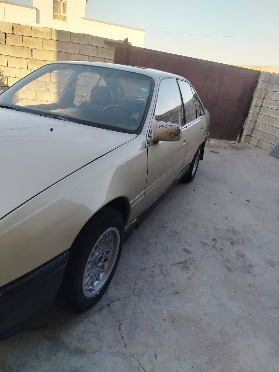 السلام عليكم للبيع اوبل وميكا موديل 1990محرك شرط كير عادي شرط رقم مشروع وطني السنويه لل 28يالله تنتهي السعر 22وبيه مجال حك جيته ***********
