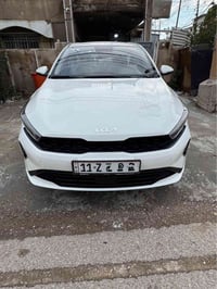 كيا 3  موديل 2024  ماشية 29   رقم بغداد  فول موصفات  السعر 141 بيه مجا...