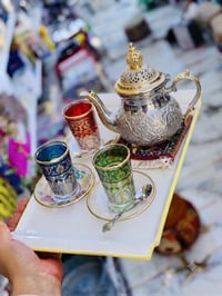 صينيه فرفوري • صينيه • فرفوري • اطار اصفر • ديكور منزلي • زينه منزليه