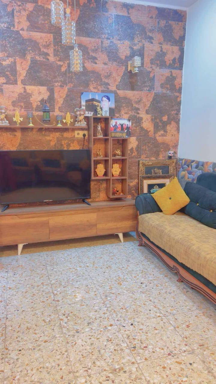 السلام عليكم تعلن شركة الجبوري للعقار والمقاولات العامه عن بيع دار ملك صرف زراعي سند 25 في منطقة الاسبع ابكار قرب منتزه الهبي دي خلف صيدلية نوال بناء حديث درجه أولى كامل الاخدمات
1 المساحة 100 متررر 
2 الواجه 5 مترررر و70 سانتيم 
3 النزال 19 متررررر
4 عرض الفرع 6 مترررر 
5 السعر 220 مليون 
يتكون من طابقين وستاره وبيتونه 
عنوان الشركة الكريعات الكويتي شارع حسينية ابي تراب قرب فلكة القرغولي استفسار اتصال على الارقام التاليه 
*********** أبو صكر الجبوري 
***********
