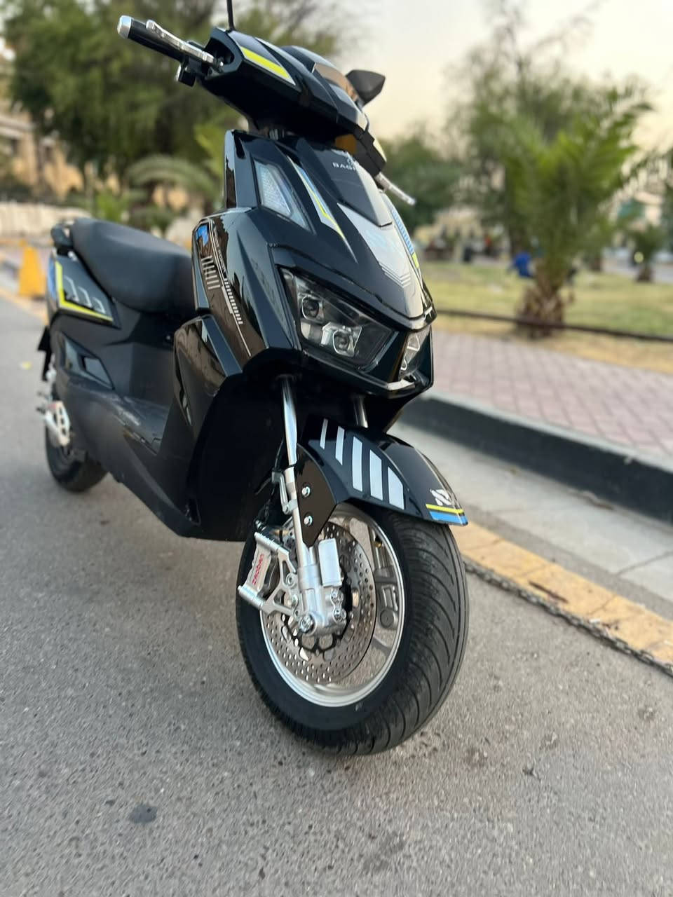 سلام عليكم شباب دراجه شحن البيع  سكنس  رياضي استخدام خمست أسابيع   فقط الله شاهد  كلها كامله مكمله كل نقص وعيب مابيها امانت الله  تجي مواصفات عالميه
دراجه وصلها مال المعرض موجود 

الموديل 2026 
النوع سكنس مزود رياضي 
البطاريات 6 كبيره 
التحويلات1.2.3
السرعه 75 حقيقي  
جهاز انذار السرقه
تشغيل عن طريق كارت 
قفل ستيرن 
لونها كلش مميز 
كشن سياحي  VIb
نضام ABS
نضام USB
طارات جبلي 
بريكات دسكات دهن 
أطارت جوبلس 
لدات اماميه وخلفيه 
اسطابً لايت 
شاحنه ذات شحن سريع ويقاف ذاتي 
اشاير رباعيه 
اي استفسار اتصال 

***********

مكاني بغداد
