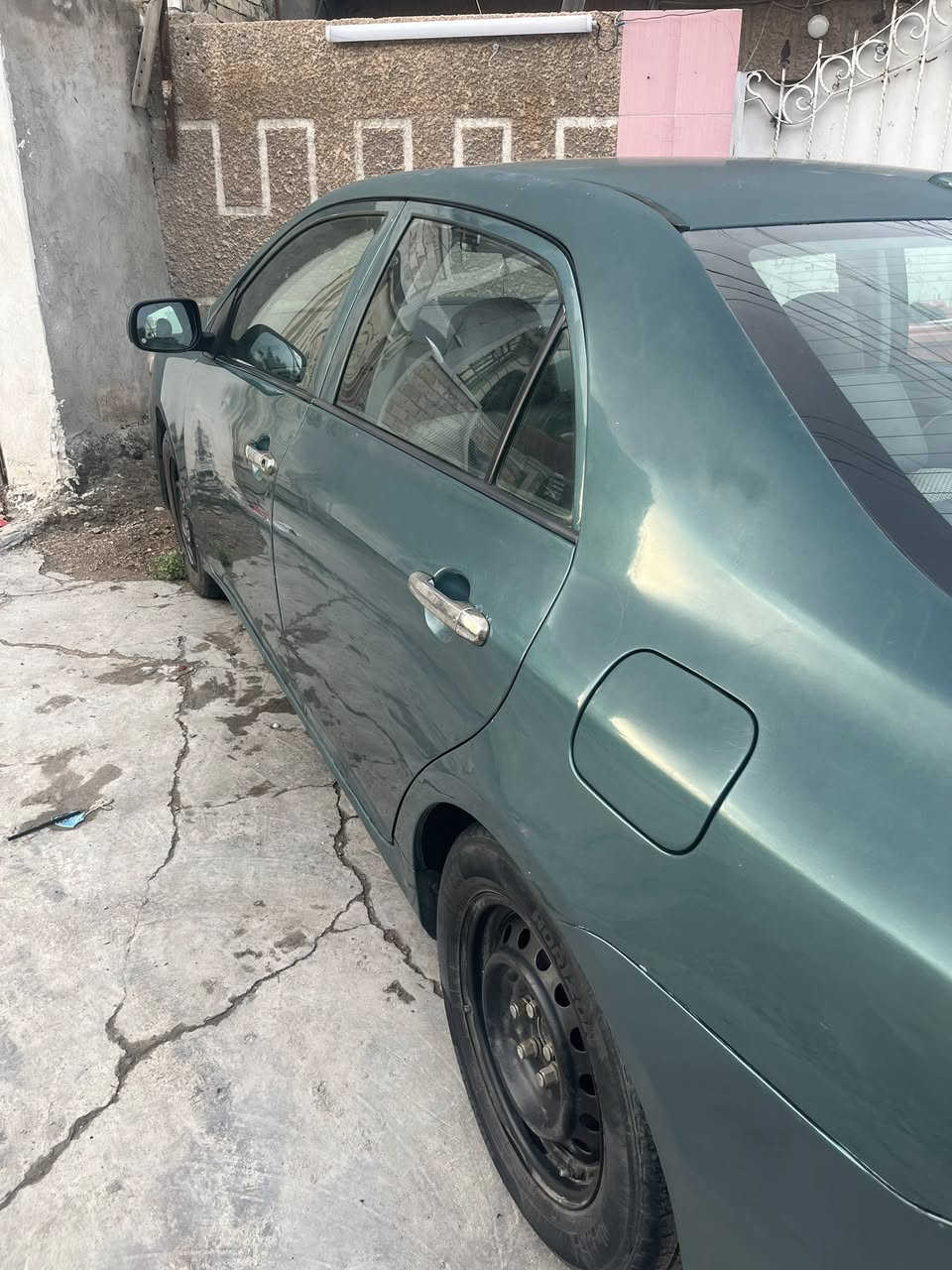 السلام عليكم
كورلا 2009 وارد امريكي مصبوغة عام 
وبيها جراد حالياً 

بنيد وصندوك وقمارة السيارة على البك مرت يصير بيها رجة 
مشط جديد رايم شفت جديد زوج تايرات امامي جديد 
سعرها 95 ورقة وبيها مجال بسيط 
عنواني بغداد ***********
