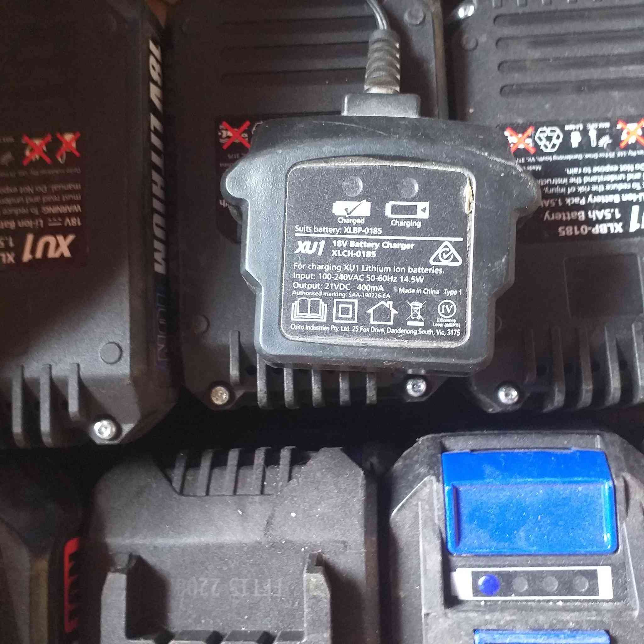 بلورات هوه اكس ون مع بطاريه وشاحنه عدد ٤٠ قطعه جمله فقط ماكو مفرد اتصال على خط عنوان نجف كوفه رقم موبايل***********
