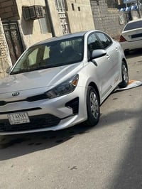 كيه ريو 2021 حادثها جنطه فقط معوقين السياره مابيها اي نقص سعر 115 وبيه...