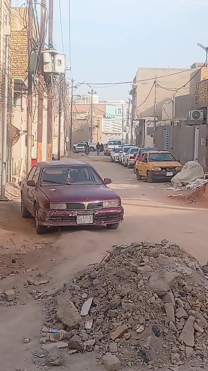 بيت طابقين للبيع – حي  الحرية (السراي) 
📍 الموقع: خلف مدرسة القحطانية ، قريب جداً على دكتور حيدر عبد الزهرة والسوق.
🏠 التفاصيل:
المساحة: 50 متر
طابقين( البيت مال عائلة صغيرة) 
الطابق الأول: استقبال + صالة + صحيات
الطابق الثاني: غرفتين + حمام + صحيات
بناء طابوك الأساس  كونكريت مسلح
والسقف كونكريت مسلح أيضا 
ملاحظة /نقص البيت فقط عمل درج الطابق الثاني 
✅ البيت قريب على السوق والخدمات وموقعه ممتاز للسكن.
للاستفسار الاتصال على *********** وتساب مفتوح
